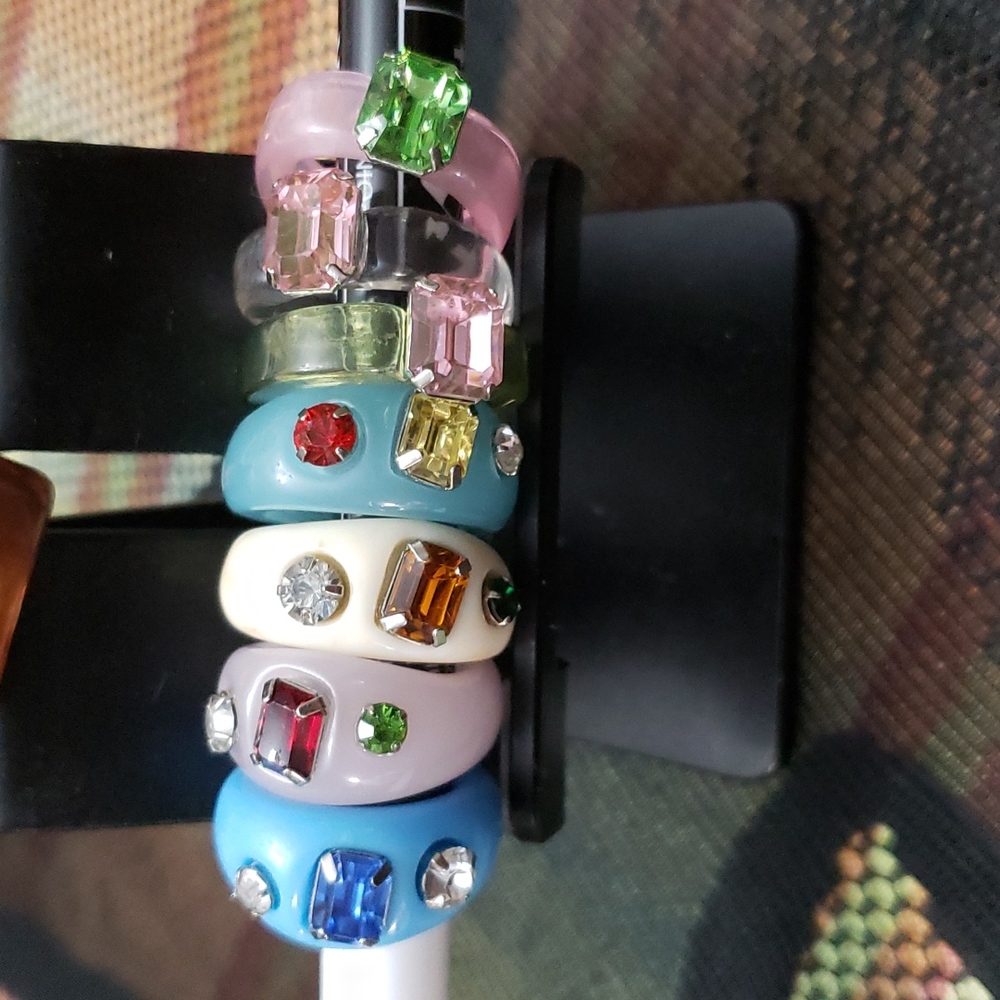 8 Plastic Costume Rings - Picture 2 of 10